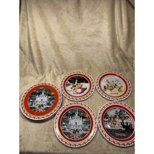 Disneyland Metal Tin Holiday Plates 8.25" Set of 4 Resort Exclusive 2007